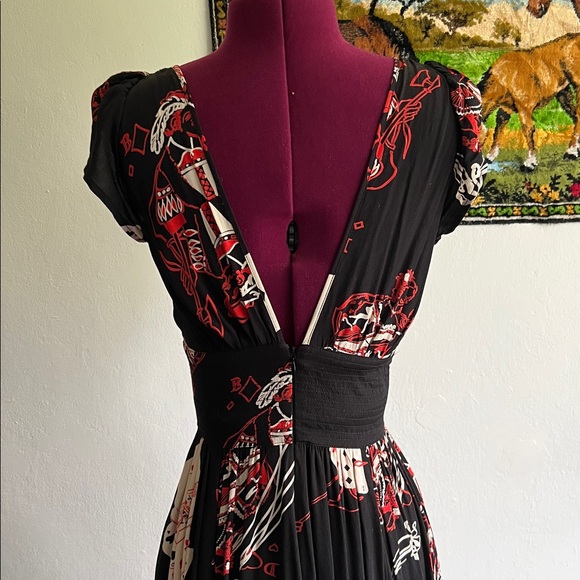 Trashy diva queen of hearts dress - Picture 9 of 9